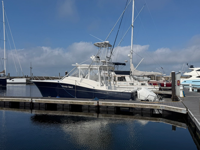 36' Luhrs 2010