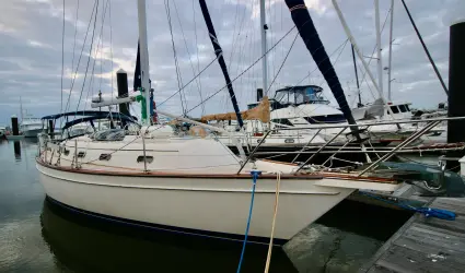 38' Island Packet 2002