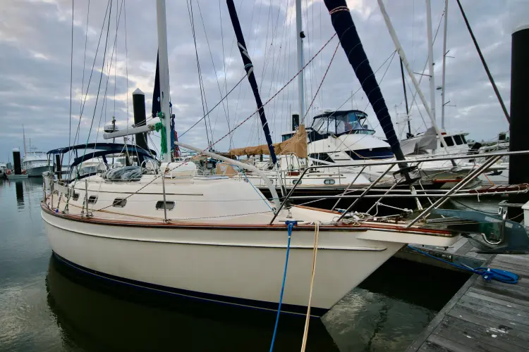 37' Island Packet 2002