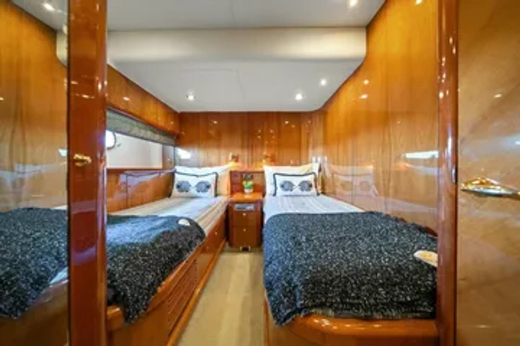 Vanguard Yacht Photos Pics 