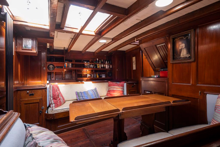 Juliette Yacht Photos Pics 