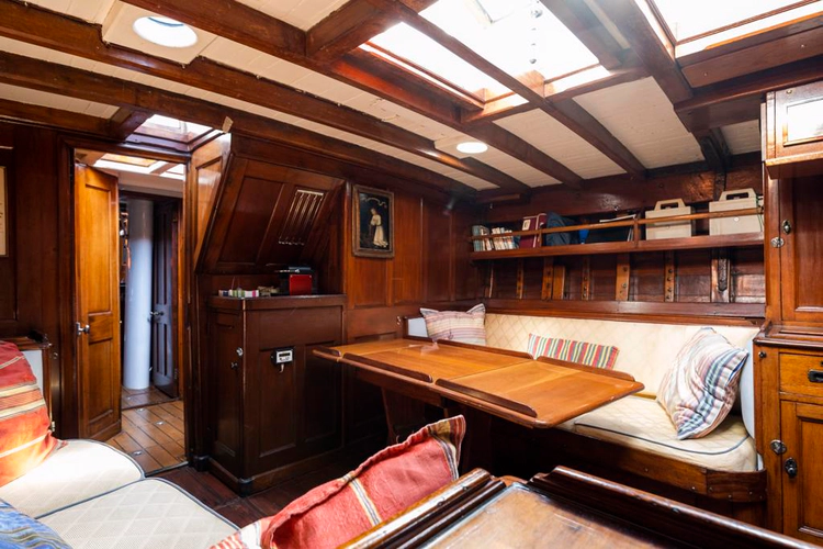 Juliette Yacht Photos Pics 