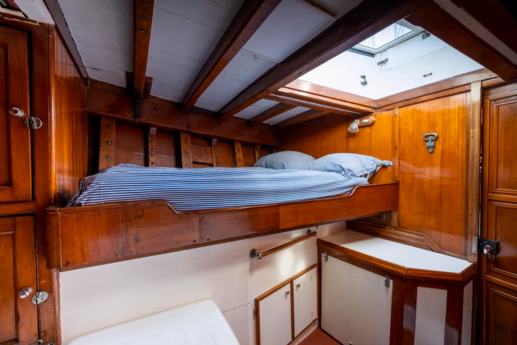 Juliette Yacht Photos Pics 