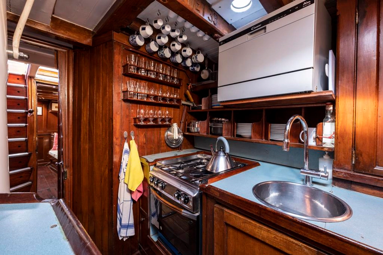 Juliette Yacht Photos Pics 