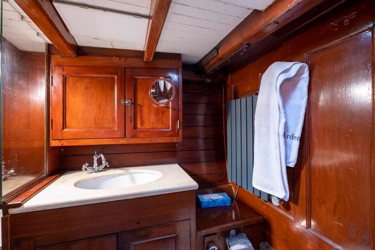 Juliette Yacht Photos Pics 