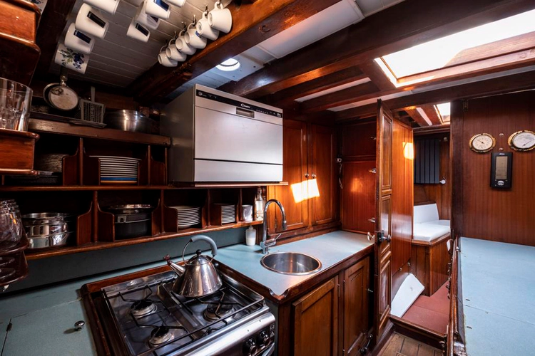 Juliette Yacht Photos Pics 