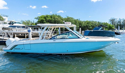 32' Boston Whaler 2020
