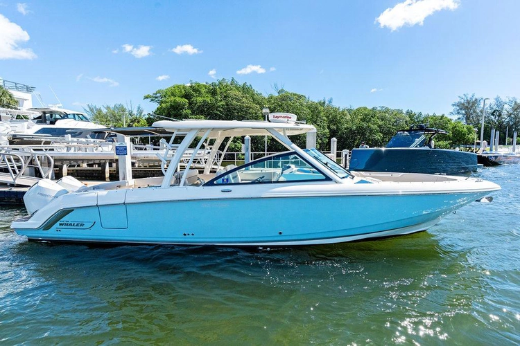 33' Boston Whaler 2020