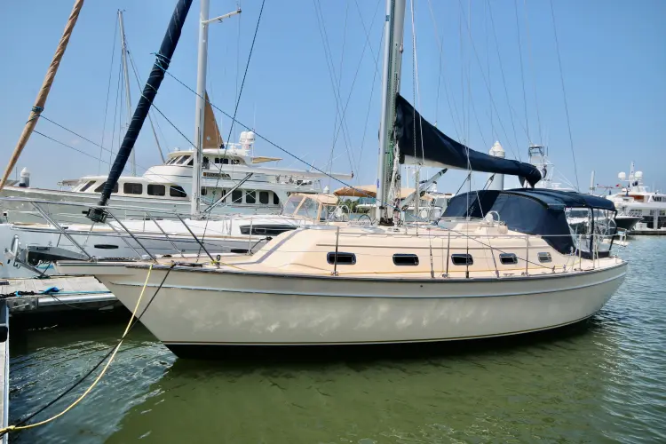 37' Island Packet 2004