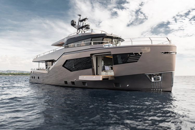 Hull #5 Yacht Photos Pics 