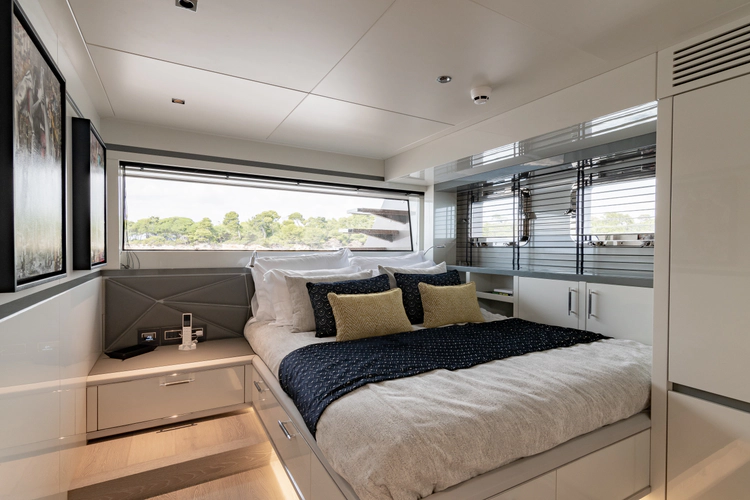 Hull #5 Yacht Photos Pics 
