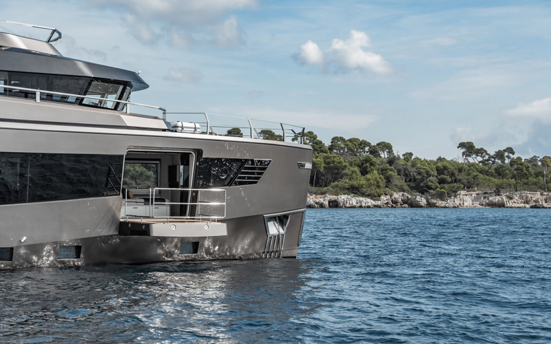 Hull #5 Yacht Photos Pics 