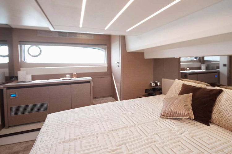 520 Yacht Photos Pics 