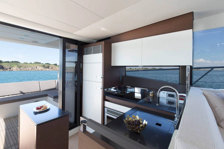 520 Yacht Photos Pics 