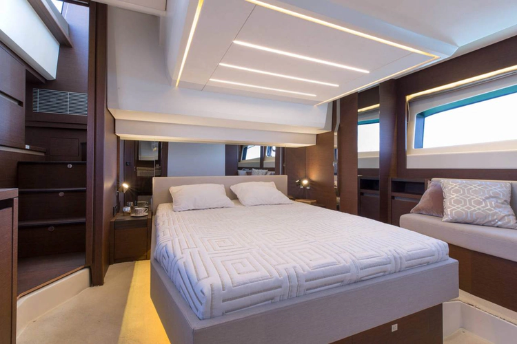 520 Yacht Photos Pics 