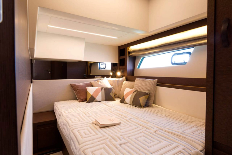 520 Yacht Photos Pics 