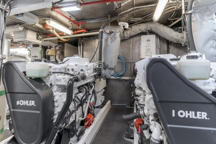 Huracan Yacht Photos Pics 