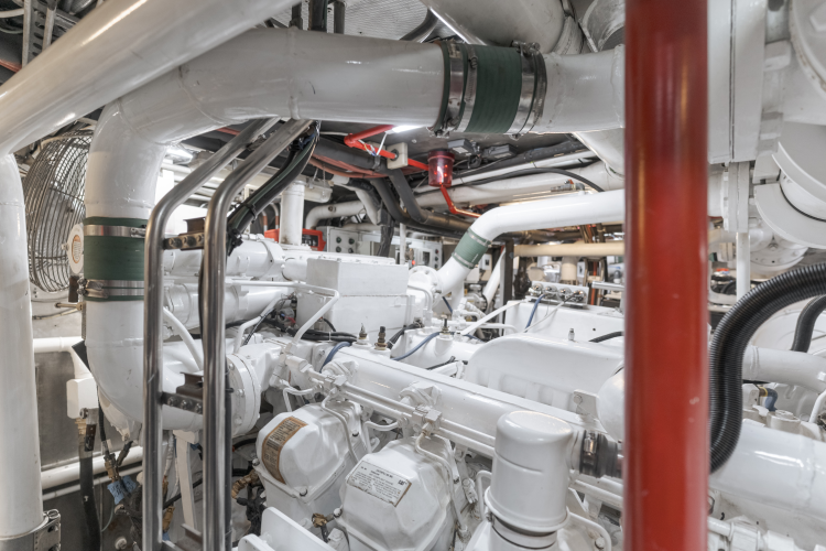 Huracan Yacht Photos Pics 