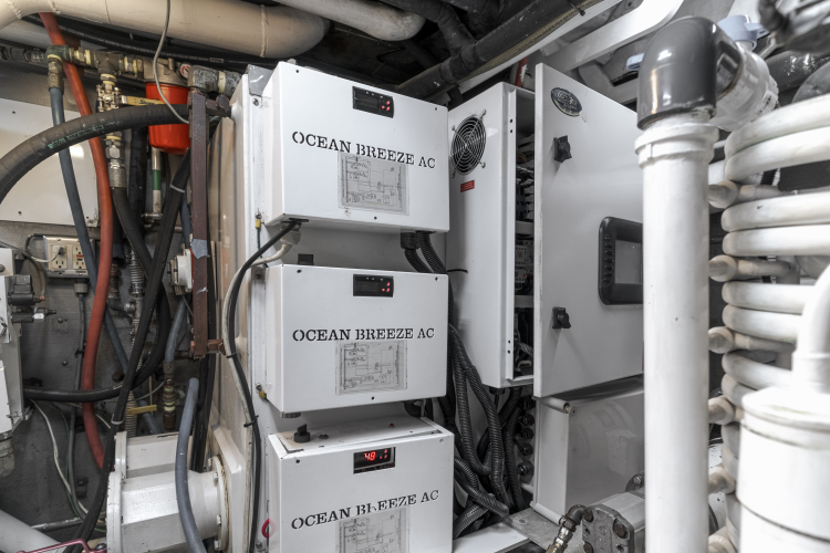 Huracan Yacht Photos Pics 