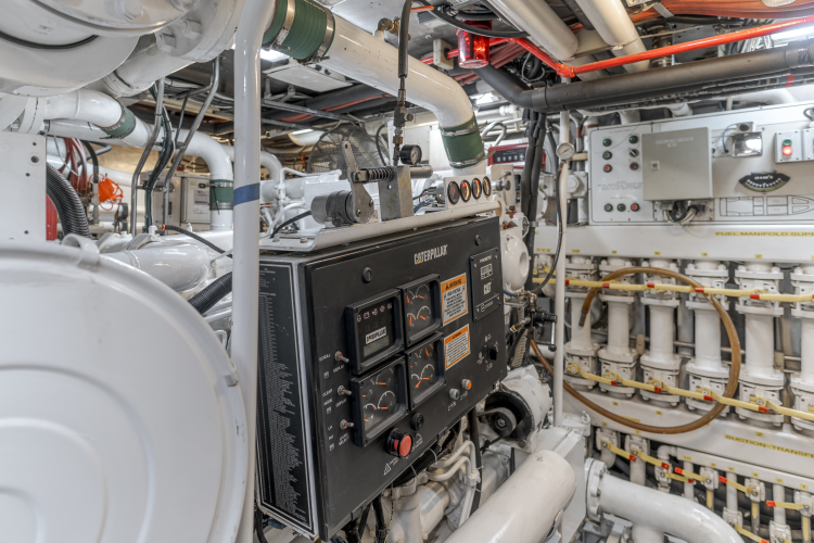 Huracan Yacht Photos Pics 