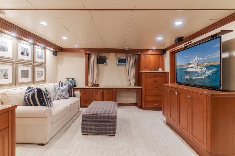 Huracan Yacht Photos Pics 