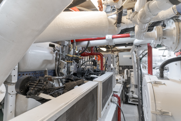 Huracan Yacht Photos Pics 