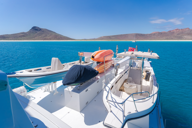 Huracan Yacht Photos Pics 