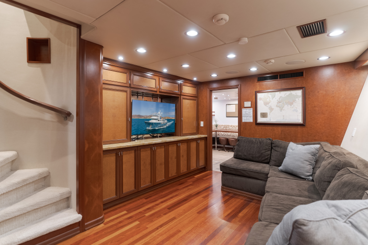 Huracan Yacht Photos Pics 