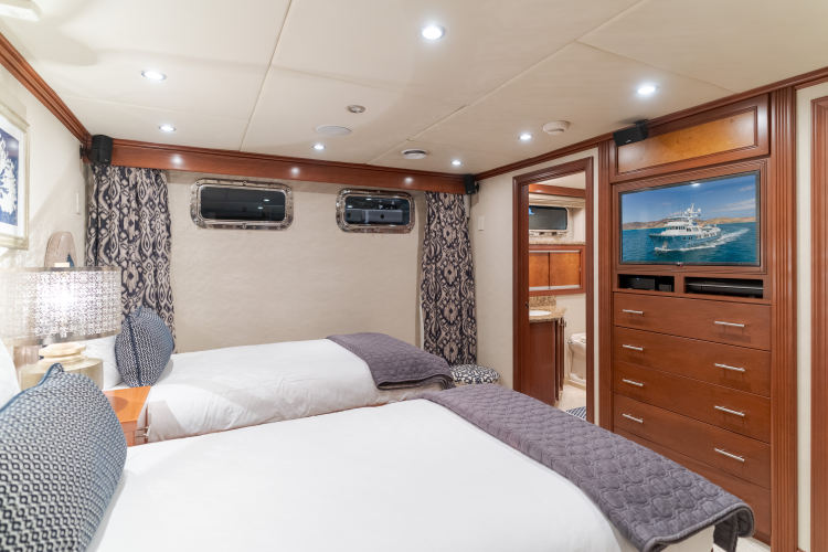 Huracan Yacht Photos Pics 