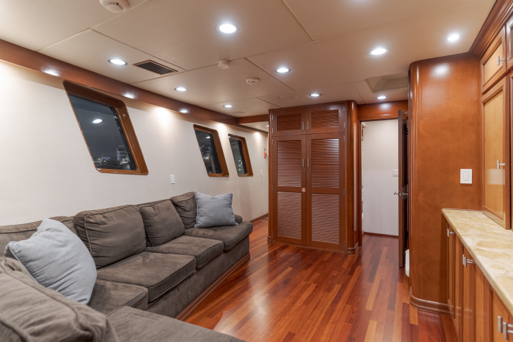 Huracan Yacht Photos Pics 