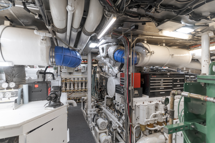 Huracan Yacht Photos Pics 