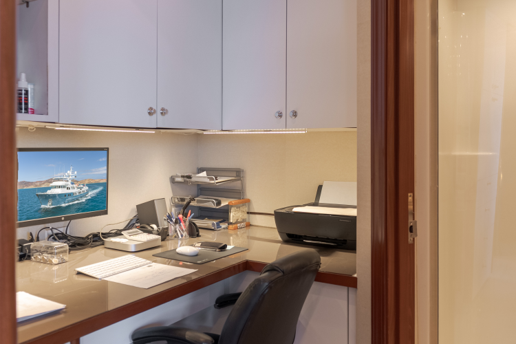 Huracan Yacht Photos Pics 