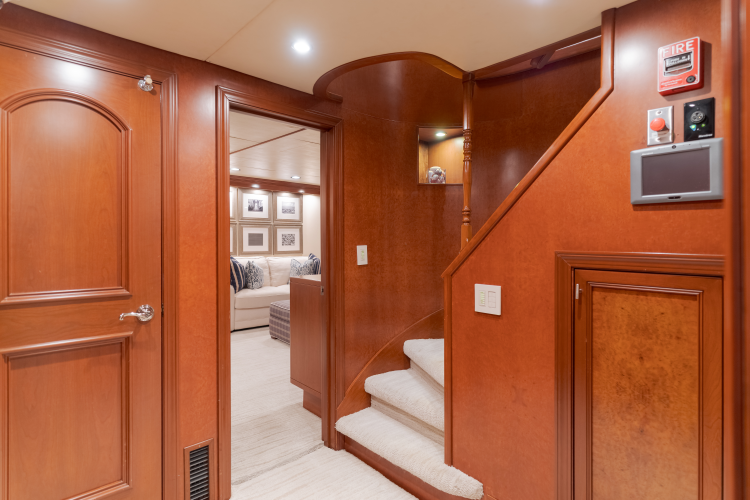 Huracan Yacht Photos Pics 