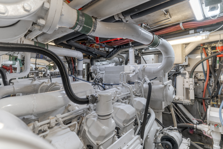 Huracan Yacht Photos Pics 