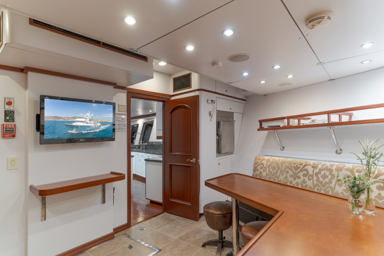 Huracan Yacht Photos Pics 