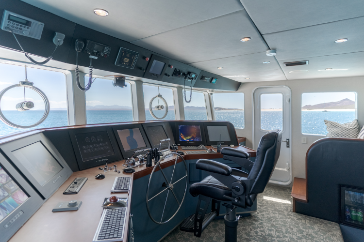 Huracan Yacht Photos Pics 