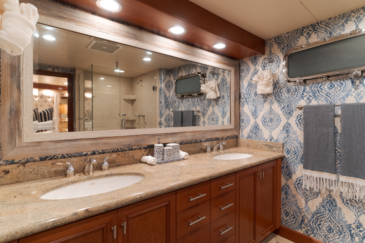 Huracan Yacht Photos Pics 