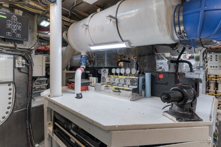 Huracan Yacht Photos Pics 