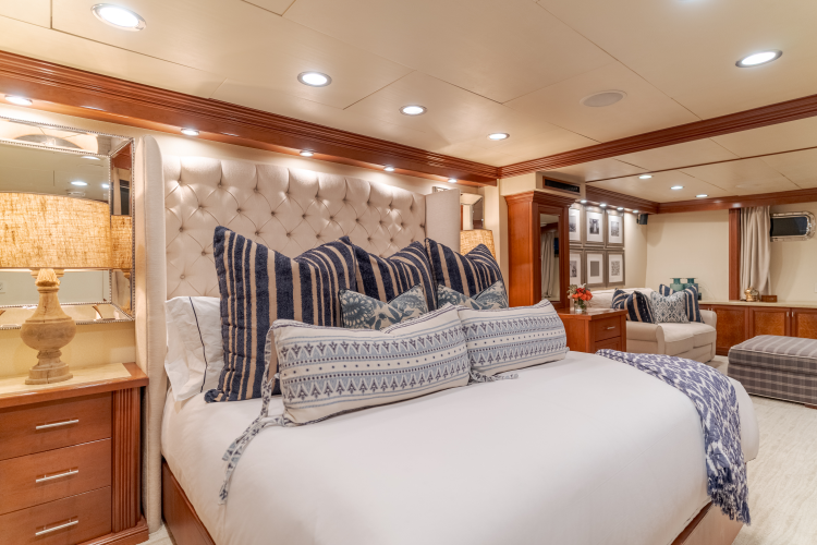 Huracan Yacht Photos Pics 