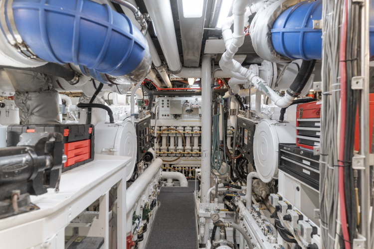 Huracan Yacht Photos Pics 