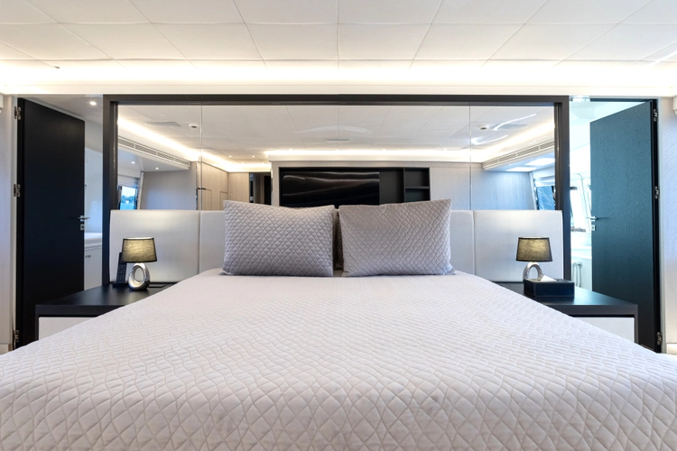 Aquila Yacht Photos Pics 