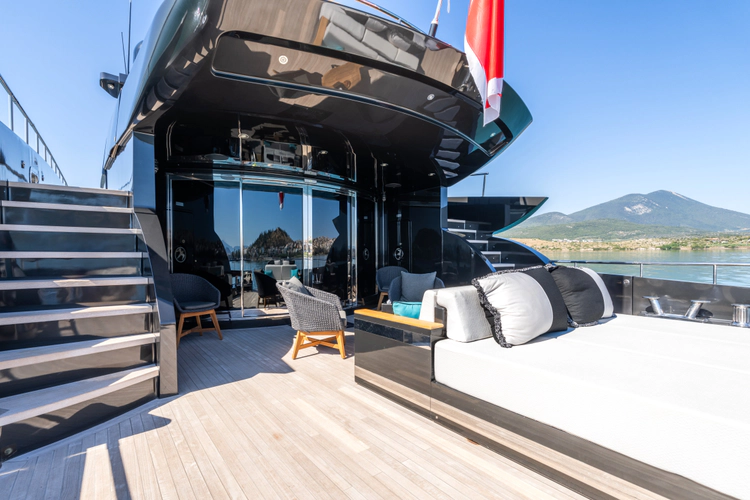 Aquila Yacht Photos Pics 