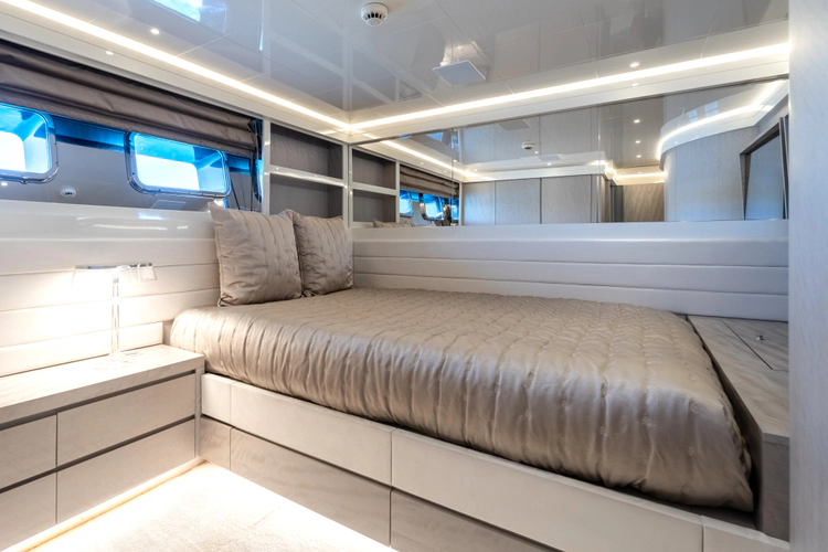Aquila Yacht Photos Pics 