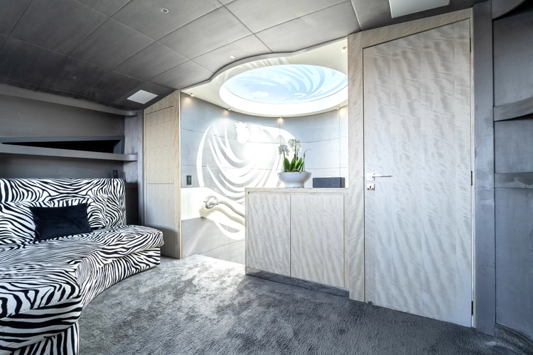Aquila Yacht Photos Pics 