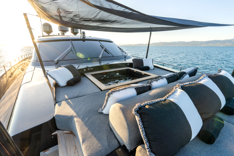 Aquila Yacht Photos Pics 