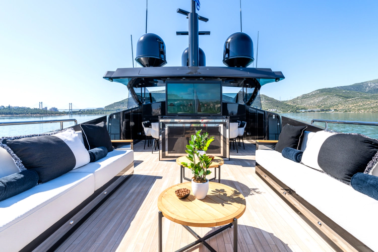 Aquila Yacht Photos Pics 