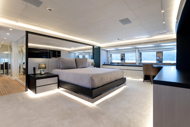 Aquila Yacht Photos Pics 