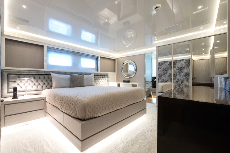 Aquila Yacht Photos Pics 