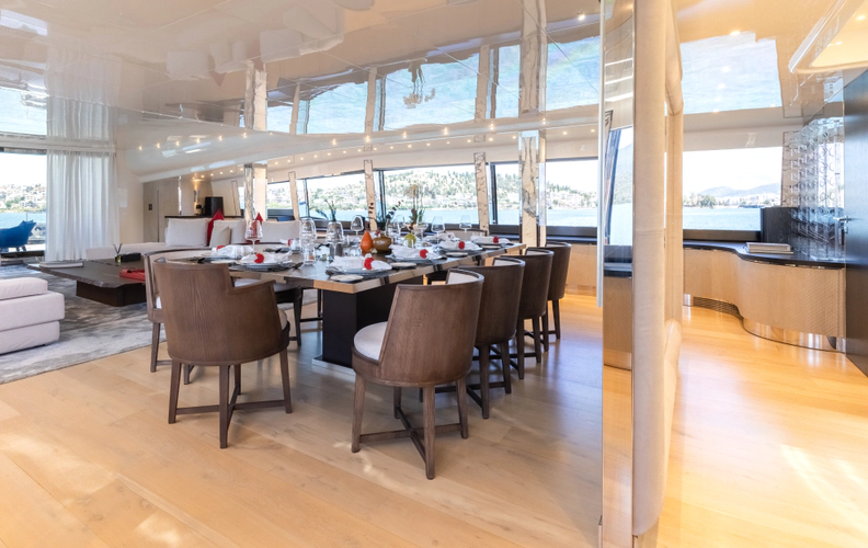 Aquila Yacht Photos Pics 