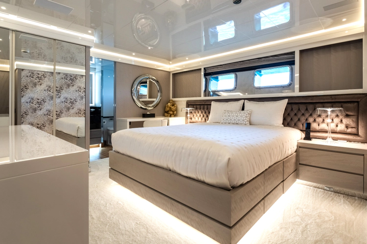 Aquila Yacht Photos Pics 